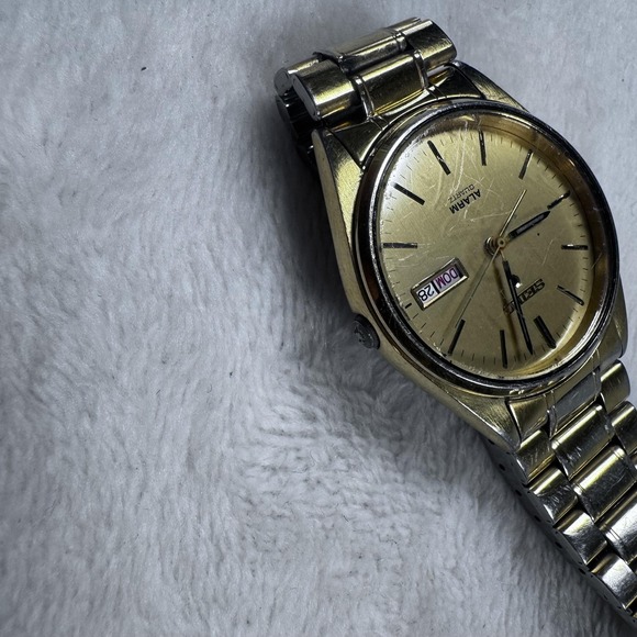 Vintage Seiko Alarm Quartz Analog Watch Mens Gold Tone Day Date 5C23-8009‎ Japan - Picture 3 of 8